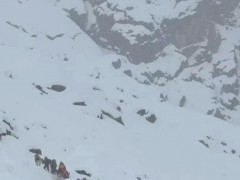 珠峰东坡暴雪有人员已出现失温症状 救援行动紧急展开[推荐]