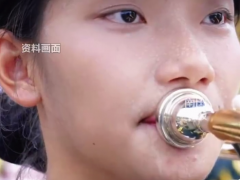 19岁姑娘在阅兵上担任长号手[推荐]