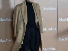 北京Max Mara大秀李兰迪惊艳出圈，粉泰迪大衣共享外套暖心又时髦！（图）