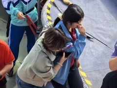 校运动会上高中女生被弓箭射中面部 事件引发广泛关注[推荐]