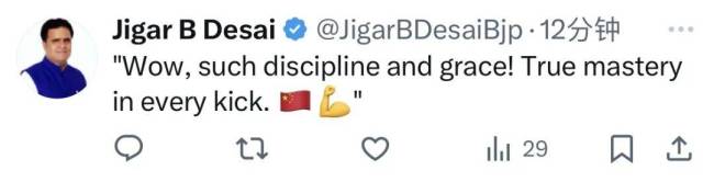 女孩公交站前练武术视频获毛宁点赞 自律优雅展技艺